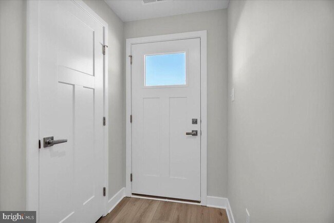 Building Photo - 76 SAND HILLS Dr
