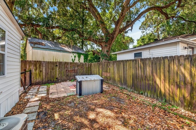 Building Photo - Move-In Ready Home Near Park Circle