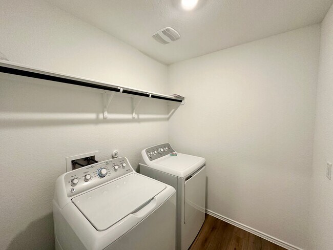 Building Photo - Beautiful Recently New Build Home in West ...