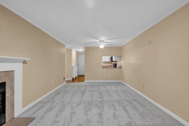 Building Photo - Water/Sewer/Garbage/One Parking Space Included