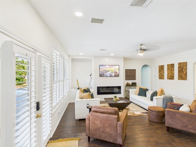 Building Photo - 5810 Parkdale Ct