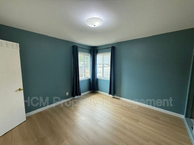 Building Photo - 522 N Hampton St