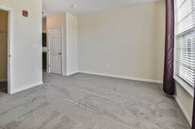 Building Photo - Spacious and Modern 2BR/2BA Condo in Norbe...