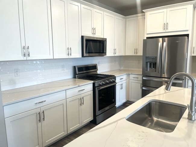Building Photo - 4420 S Perth Ct