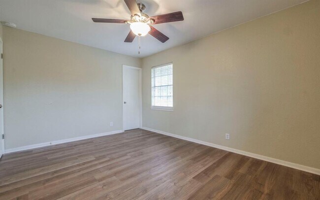 Building Photo - 106 Grand Canyon Dr