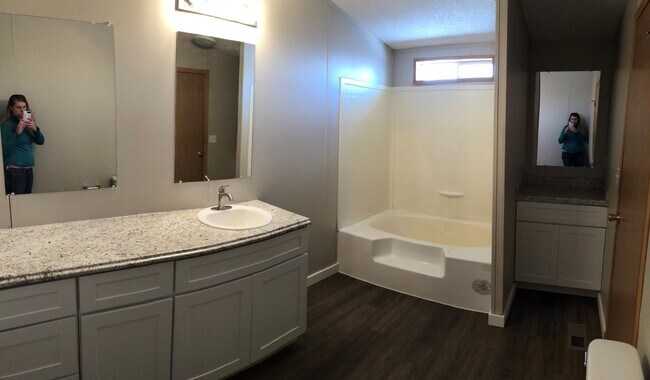 Building Photo - 3 Bed Module home in Babcock Vista