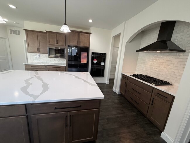 Building Photo - 156 Far Meadow Dr