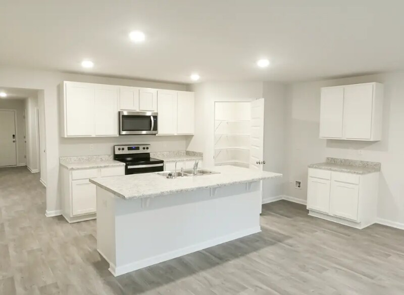 Building Photo - 3904 Silver Spur Rd