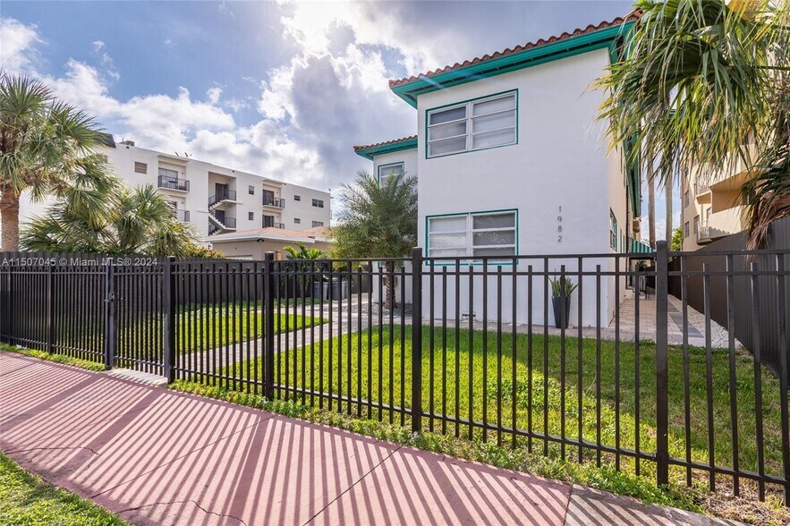 Building Photo - 1982 Marseille Dr