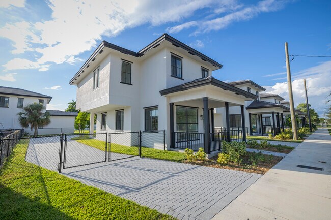 Building Photo - 18020 SW 103rd Ave