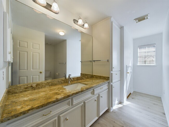 Building Photo - 5627 Winsome Ln