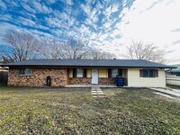 Building Photo - 215 Birdwell Rd