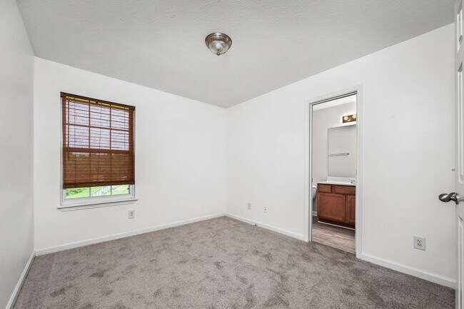 Building Photo - 340 Stewarts Landing Cir