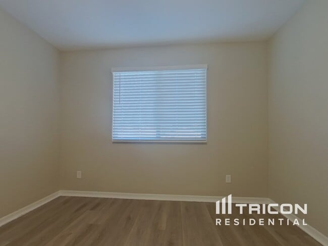 Building Photo - 1080 S 151st Ln