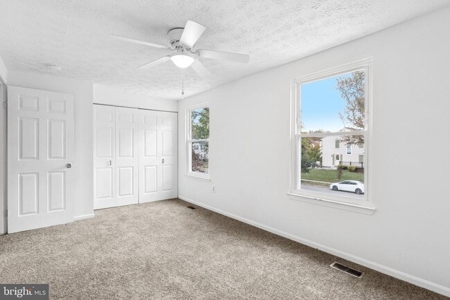Building Photo - 15537 N Oak Ct