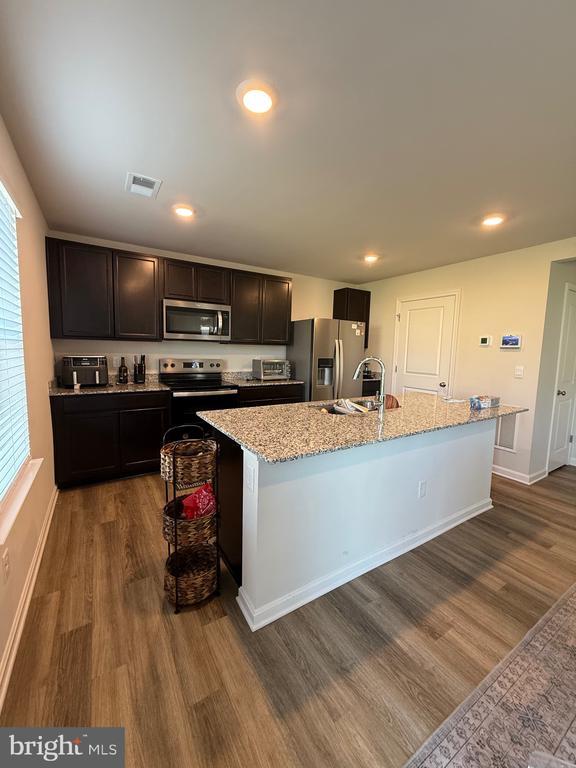 Building Photo - 115 Grasmere St