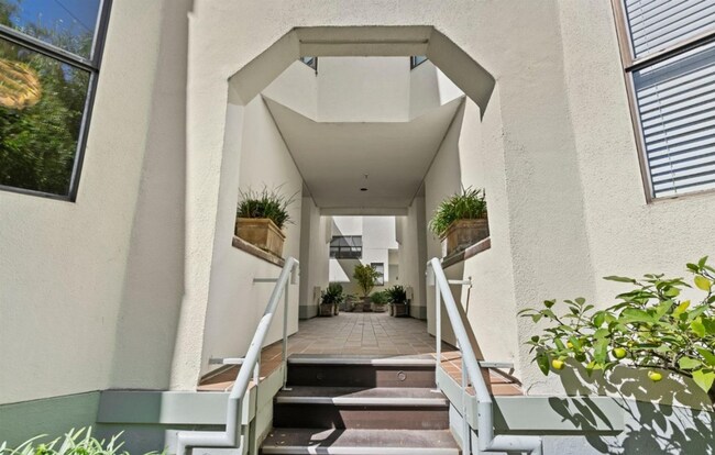 Building Photo - Charming Two Bedroom Condo in Mission Dolores - Please Contact for Showing Availability!