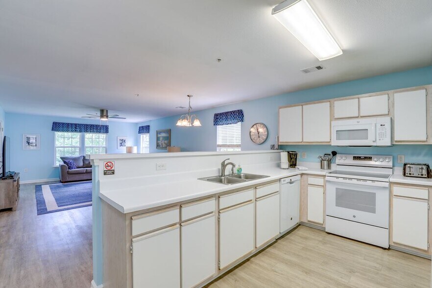 Building Photo - 1278 River Oaks Dr