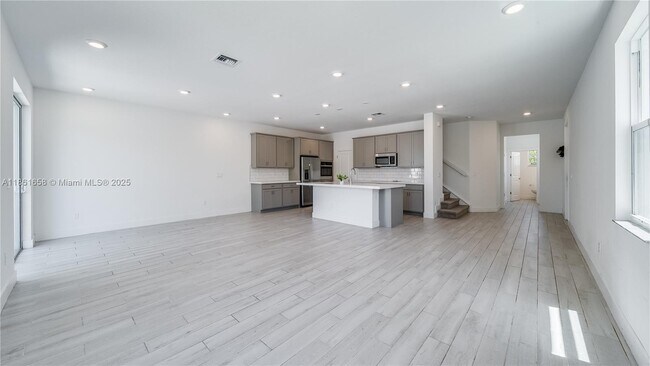 Building Photo - 241 Preserve Trl N
