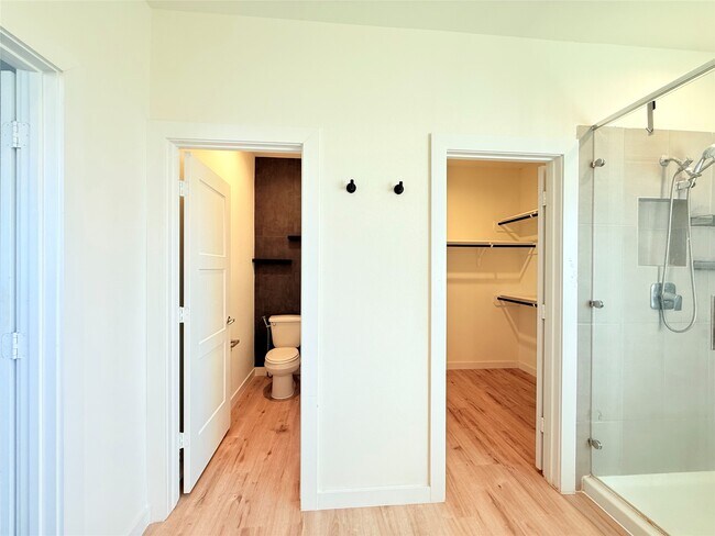 Building Photo - 105 Aurora Spgs Dr