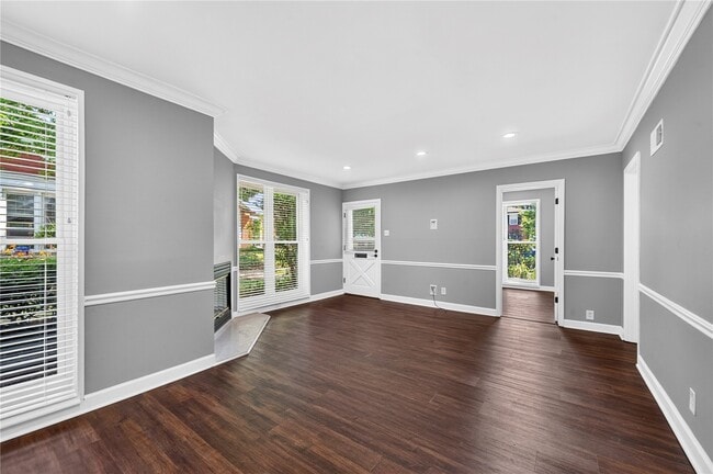 Building Photo - 725 Berick Dr