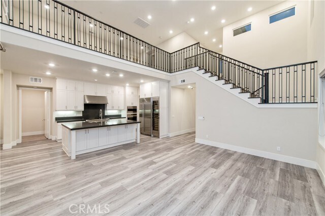 Building Photo - 55 Crater