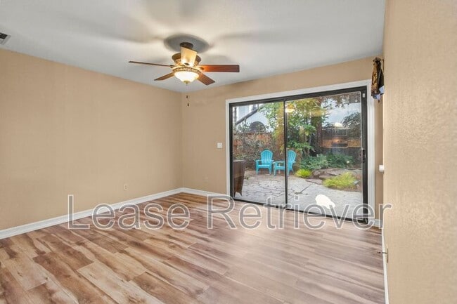 Building Photo - 1921 Ridgemont Way