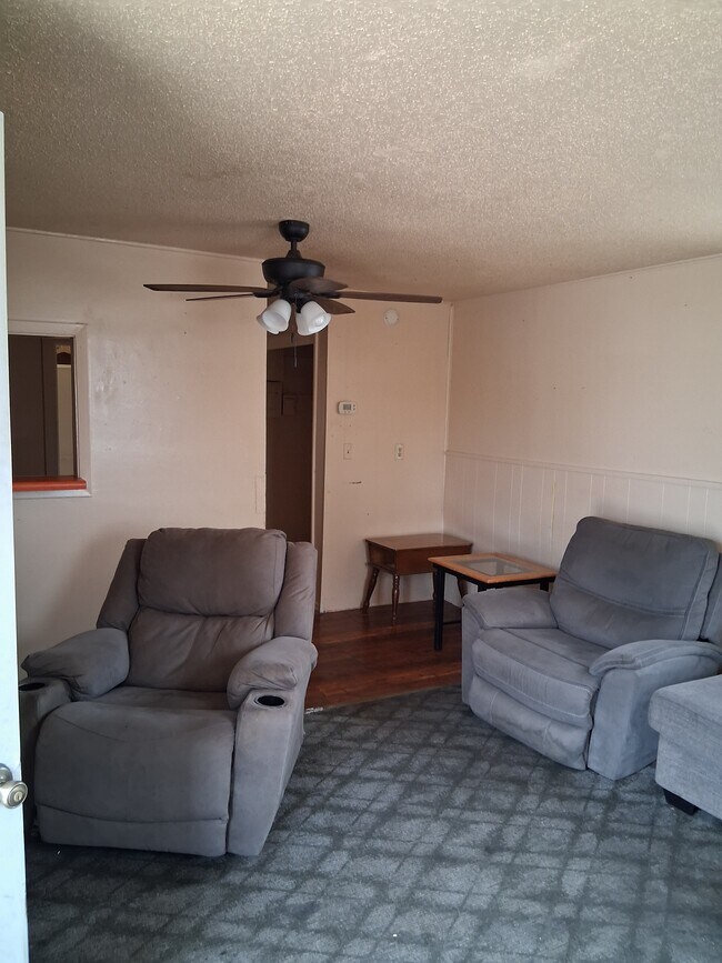 Building Photo - 220 E Denver St