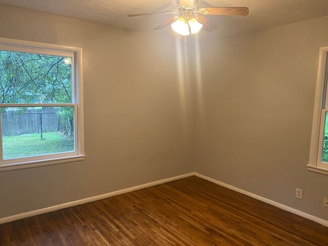 Building Photo - 600 SE Greystone Ave