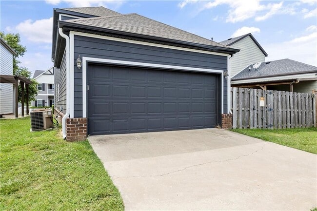 Building Photo - 5207 S 65th Pl