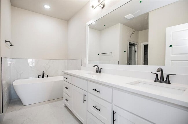 Building Photo - 6804 SW Basswood Ave