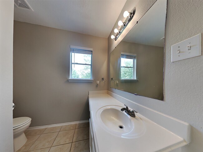 Building Photo - 427 Remington Creek Dr