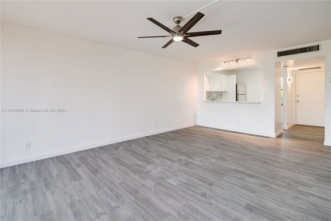Building Photo - 3401 N Country Club Dr