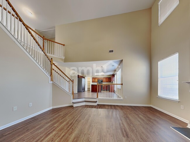 Building Photo - 107 Elba Dr