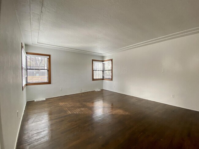 Building Photo - 17 Alsace Way