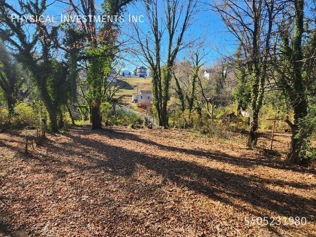 Building Photo - 412 Hanover Ave NW