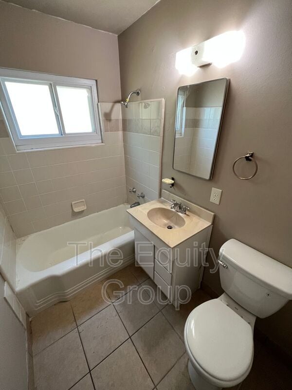 Building Photo - 515 N M St