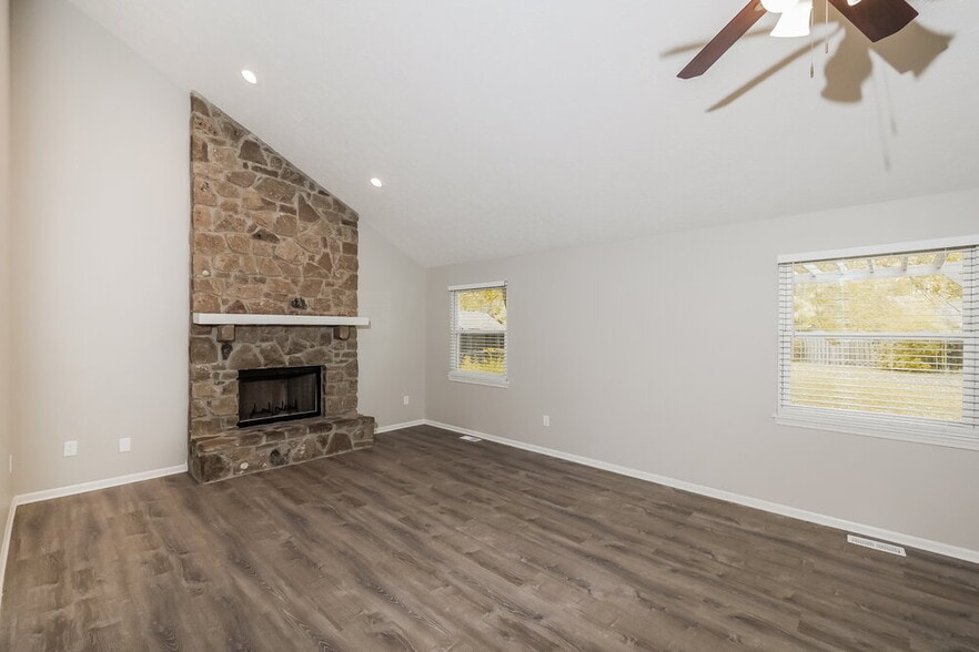 Building Photo - 7248 Eagle Bay N Dr