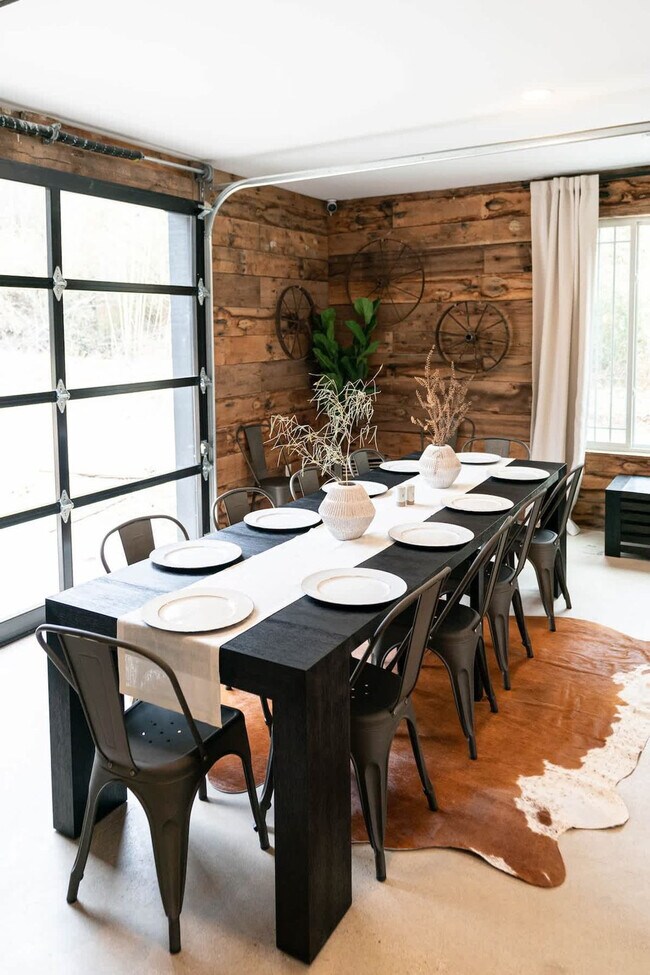 Building Photo - 8442 E McNelly Rd