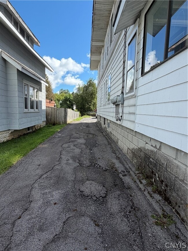Building Photo - 142-44 Lynwood Ave