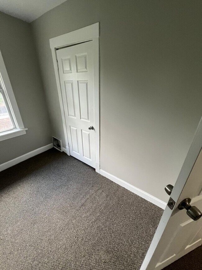 Building Photo - Custom updated rental! All new!