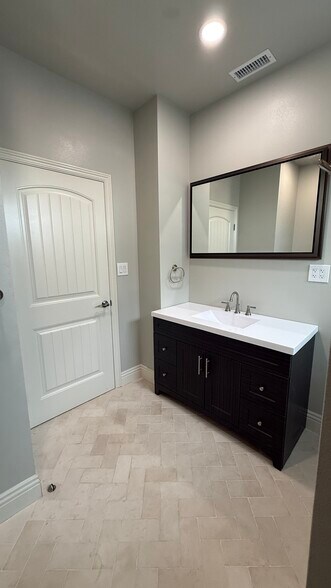 Building Photo - 4107 Clara St