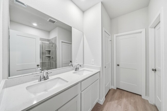 Building Photo - 7749 Bergamot Cir