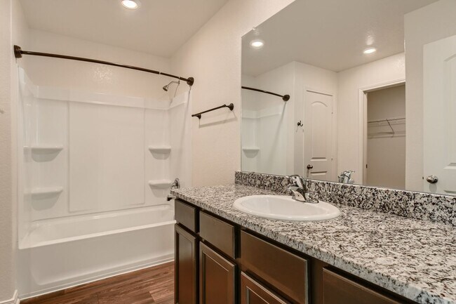 Building Photo - 3 bedroom for rent on the far West Side!