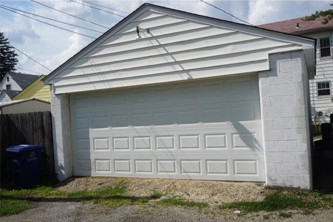 Building Photo - 1383 E Hudson St