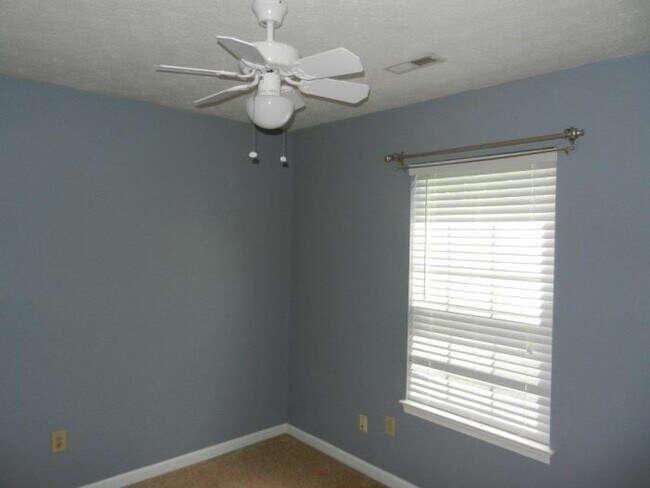 Building Photo - 3 bedroom in Hampton VA 23666