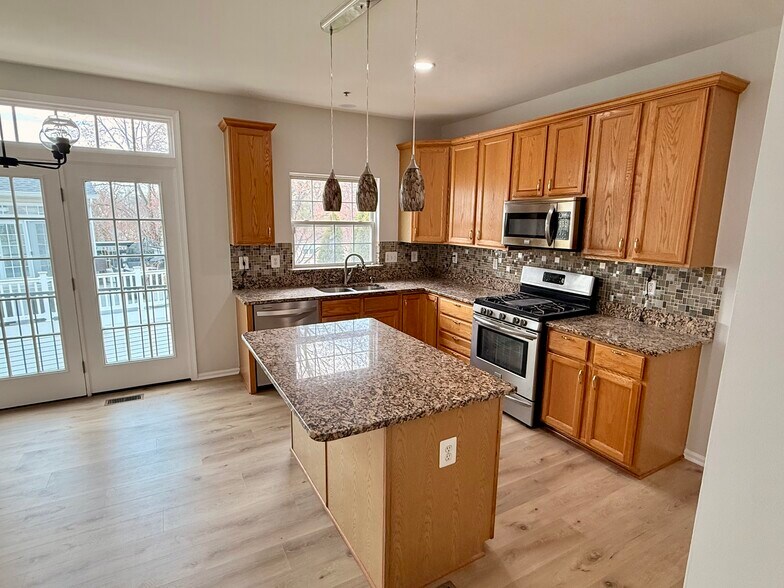 Building Photo - 7001 Saddlebow Ct