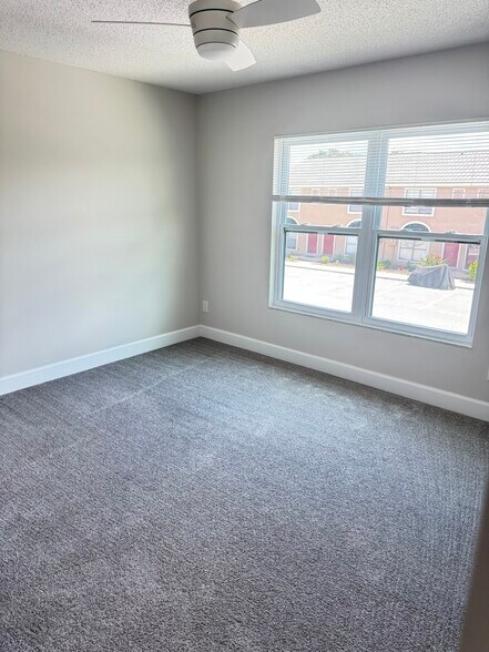 Building Photo - 610 Casa Park Court O
