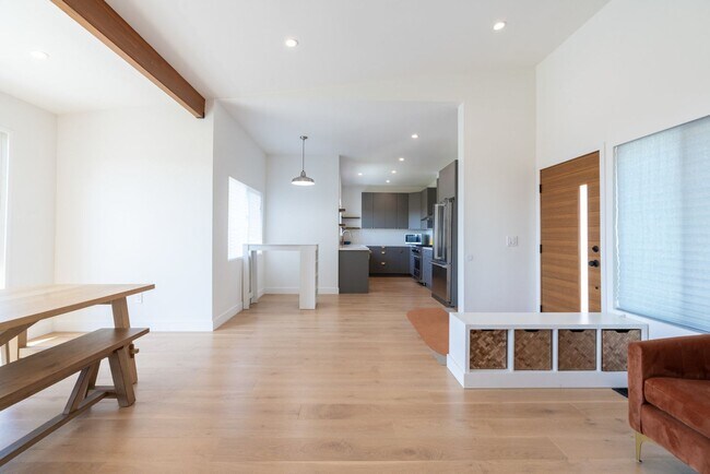 Building Photo - Stunning Views from Silver Lake Hillside Home for Rent with Spectacular Views