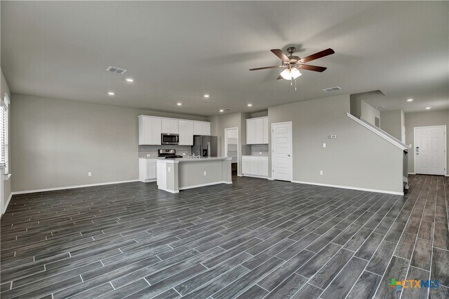 Building Photo - 267 Kinsley Wy